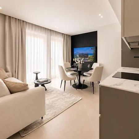 Renovated 1br Old Town - Balcony Διαμέρισμα Όλμπια